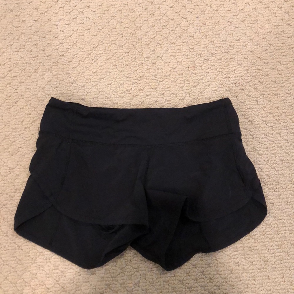 Lulu Lemon speed up short 2.5”